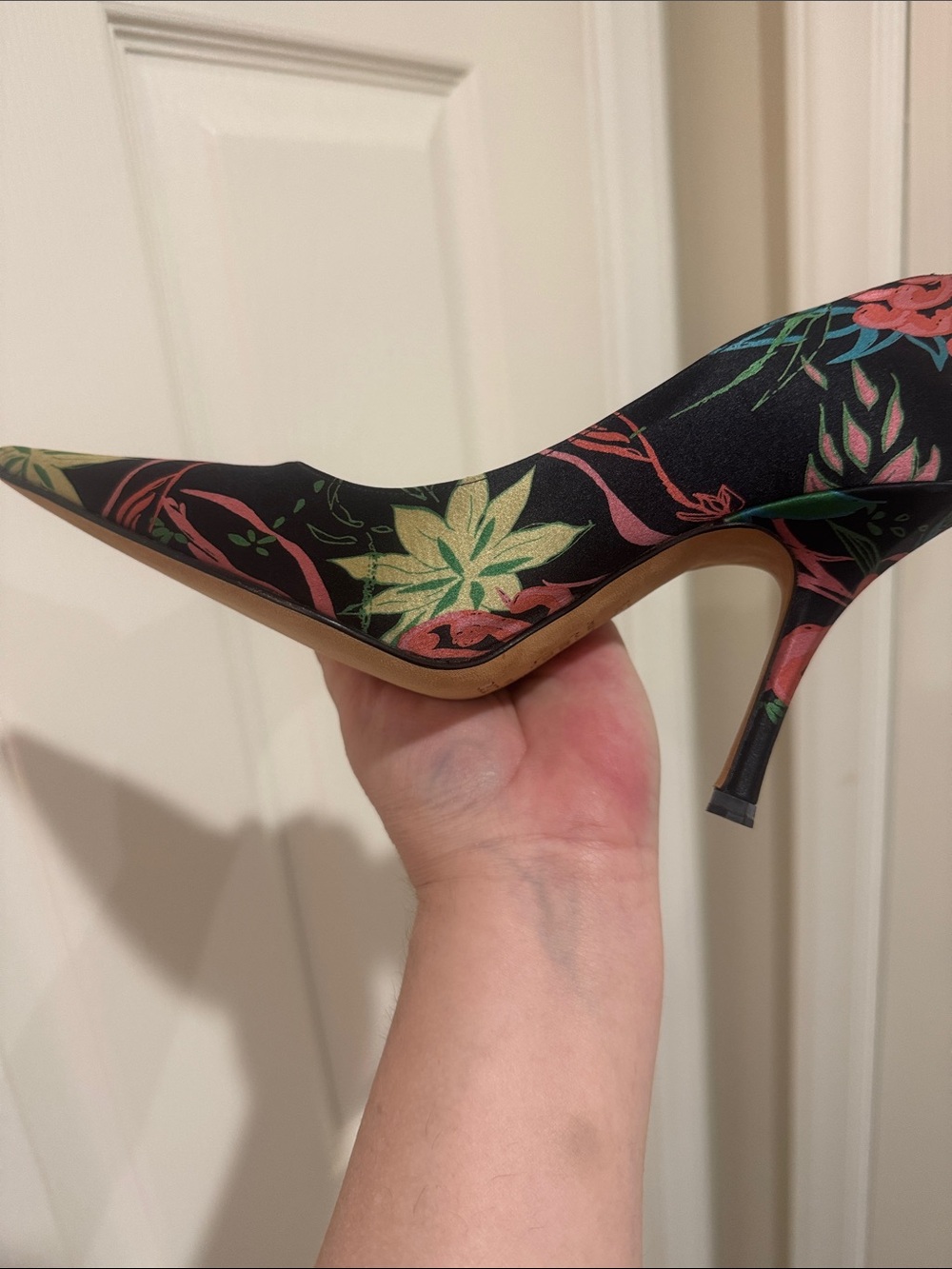 Jimmy Choo/Black Silk Floral Pointed-Toe Pumps/RARE! NEVER WORN! Size 6.5! NWOT! - Picture 10 of 16